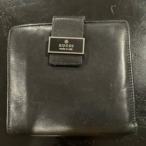 Gucci black leather wallet